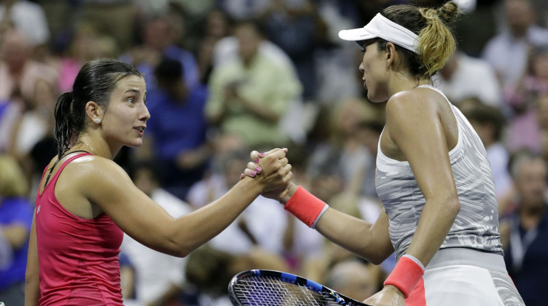 Anastasija Sevastova un Garbinje Mugurusa 31. augusta vakarā Artūra Eša arēnā Ņujorkā
Foto: AFP/Scanpix