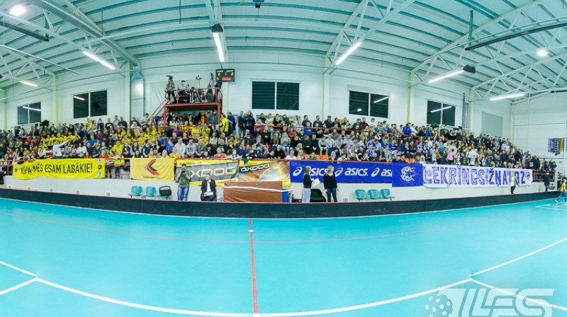 Pārpildītās Kocēnu nama tribīnes pērnā ceturtdaļfināla sērijā
Foto: Floorball.lv