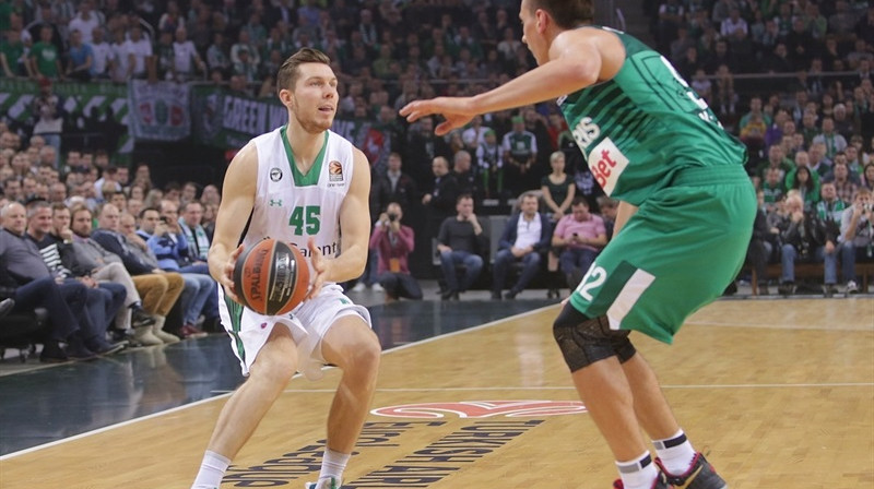 Dairis Bertāns un Edgars Ulanovs 
Foto: euroleague.net