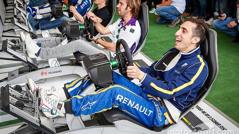 Formula E pilots Sebastjēns Buemī simulatorā
Foto: motorsport.com