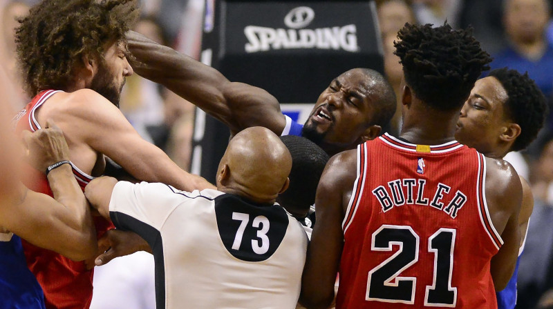 Robins Lopess, Seržs Ibaka, Džimijs Balters un Demārs Derouzens 
Foto: AP/Scanpix