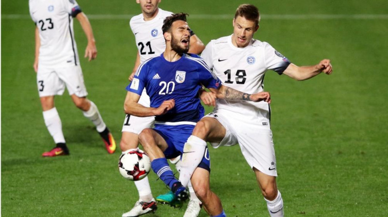 Kastanos tiek strīdīgi nogāzts
Foto: AP/Scanpix