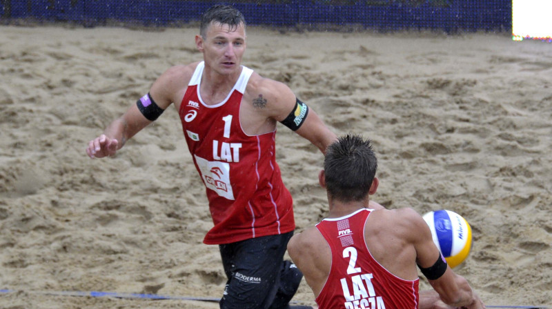 Mārtiņš Pļaviņš un Haralds Regža 
Foto: FIVB