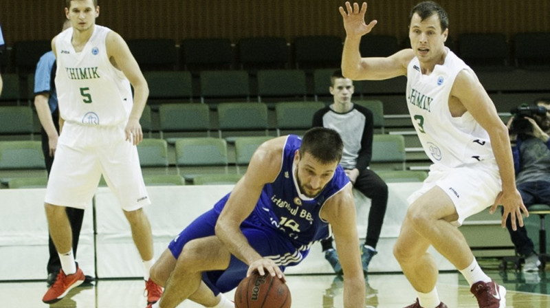 Južnijas "Khimik" (Ukraina) pret Stambulas "Büyükşehir Belediyespor" (Turcija): FIBA Eiropas kausa pamatturnīrā iekļuva abas komandas.
Foto: FIBA