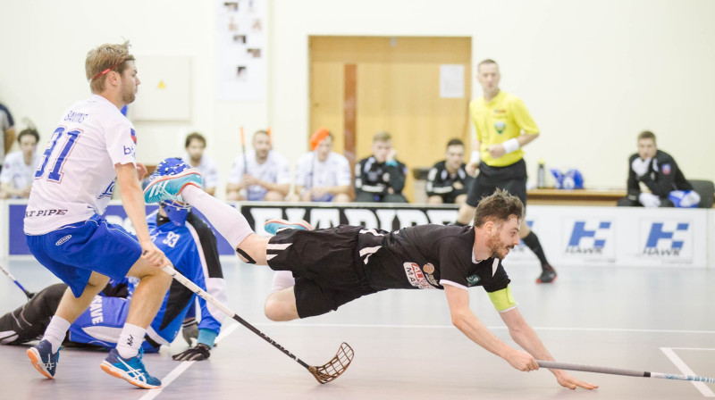 Uzbrukumā ELVI līgas rezultatīvākais spēlētājs Pāvels Semjonovs (EMU SK)
Foto: Raivo Sarelainens, floorball.lv