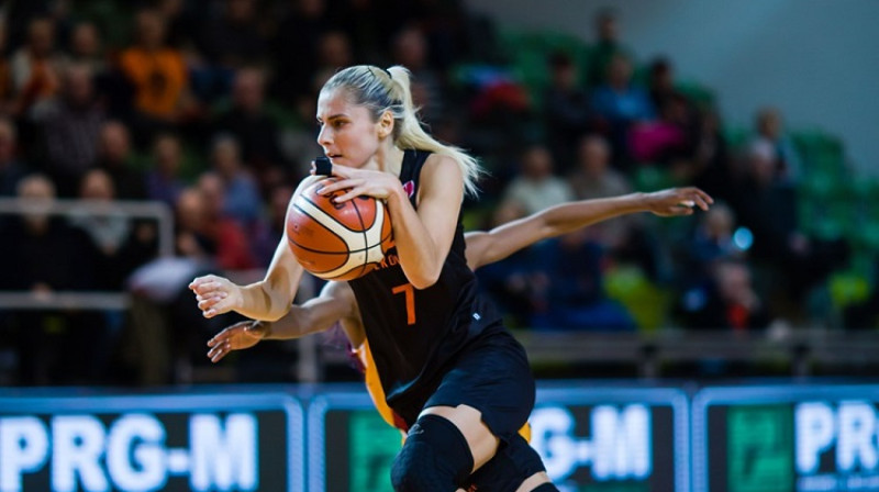 Elīna Dikeulaku: 11 punkti un septiņas piespēles pret "Galatasaray"
Foto: FIBA