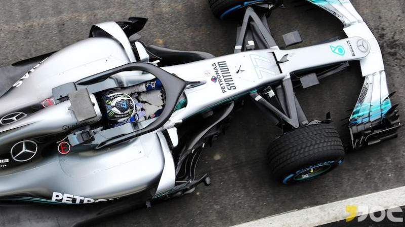 Jaunā "Mercedes" formula ar halo
Foto: Mercedes F1