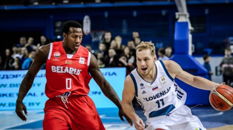 Jaka Blažičs pret Devonu Sadleru
Foto: FIBA