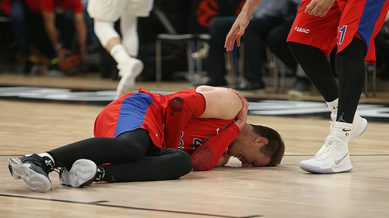 Andrejs Voroncevičs pēc traumas gūšanas
Foto: cskabasket.com