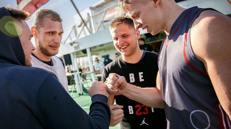 "LSA" 3x3 basketbolisti uz kuģa (no kreisās): Nils Ozoliņš, Arvis Savčenko, Kārlis Večens un Roberts Žubulis
Publicitātes foto