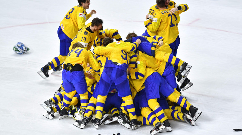 Zviedrijas izlase triumfē pasaules čempionātā
Foto: AFP/Scanpix
