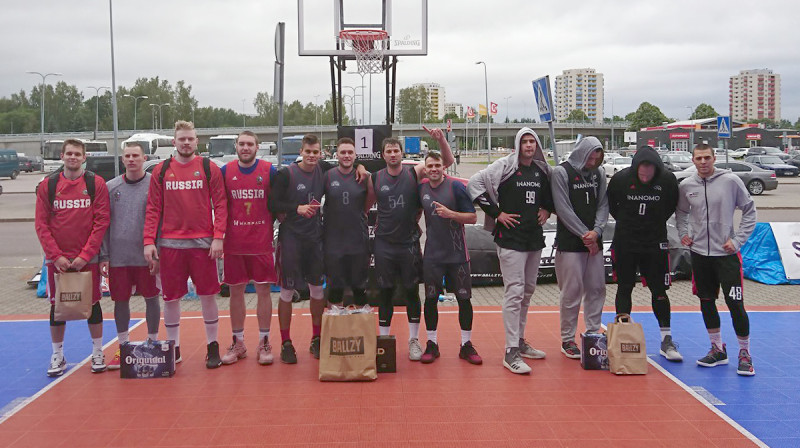Tallinas turnīra labākās komandas (no kreisās): "Gagarin", "LSA" un "Moscow Inanomo"