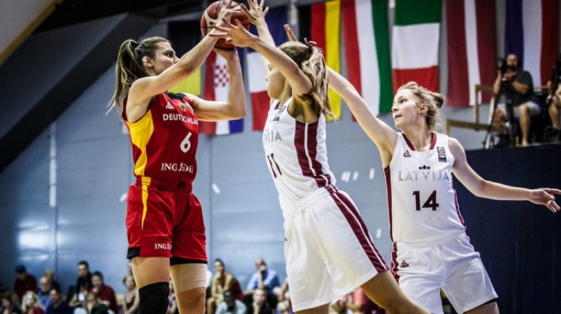 Māra Mote un Luīze Šepte spēlē pret Vāciju
Foto: FIBA