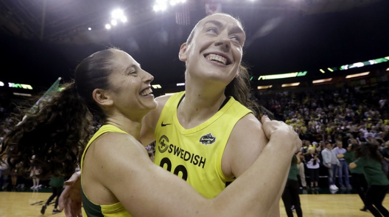 Sjū Bērda un Briena Stjuarte līksmo: Sietla pēc astoņu gadu pārtraukuma spēlēs WNBA finālā
Foto: AP/Scanpix