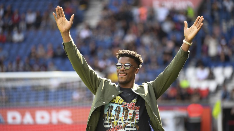 Džimijs Batlers, apmeklēdams Francijas futbola čempionāta spēli starp PSG un "Angers". Foto: SIPA/Scanpix