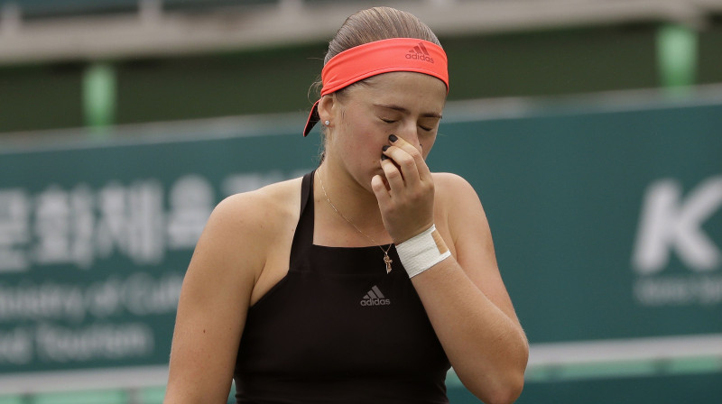 Aļona Ostapenko zaudētajā otrās kārtas mačā Seulā. Foto: AP/Scanpix