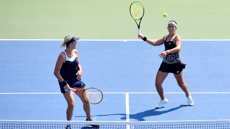 Anastasija Pavļučenkova un Anastasija Sevastova. Foto: AFP/Scanpix