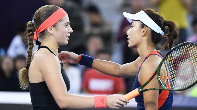 Aļona Ostapenko nupat iepriecinājusi Cjanu Vanu ar "sauso" uzvaru. Foto: AFP/Scanpix