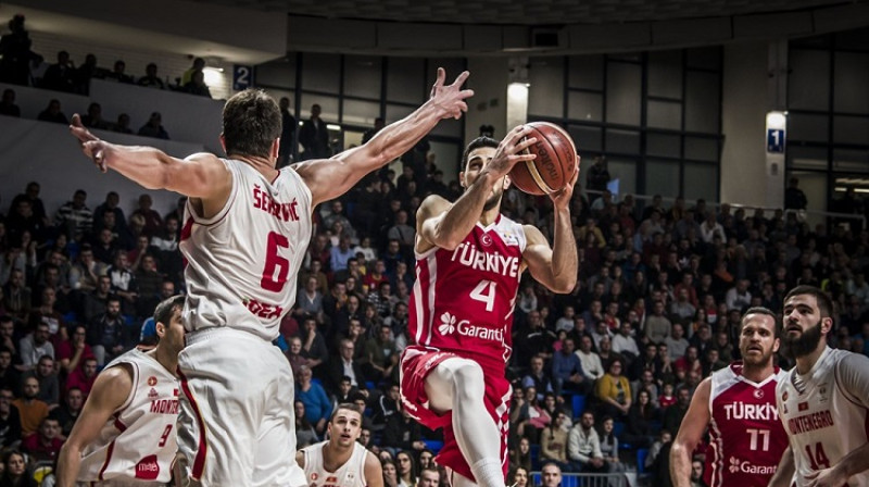 Epizode Melnkalnes un Turcijas spēlē. Foto: FIBA