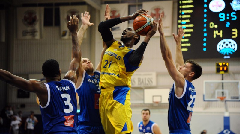 Džonatans Ārledžs pret Vloclavekas "Anwil". Foto: BK "Ventspils"