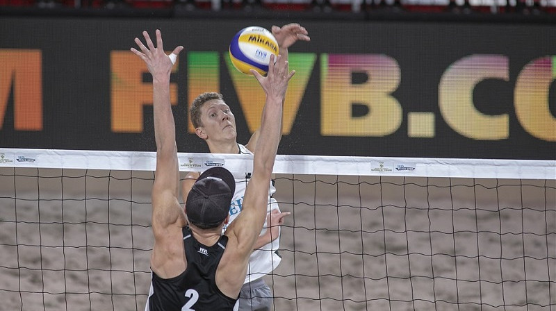 Mihails Samoilovs uzbrukumā. Foto: FIVB