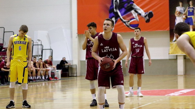 Ojārs Bērziņš spēlē pret Zviedriju. Foto: Siim Semiskar, basket.ee