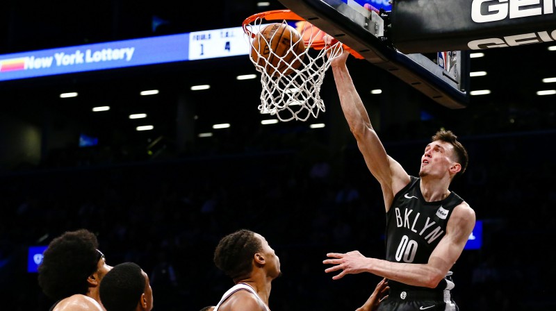 Rodions Kurucs pret Fīniksas "Suns". Foto: USA Today Sports/Scanpix