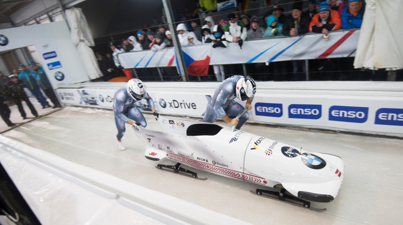 Oskars Ķibermanis un Matīss Miknis startā. Foto: Viesturs Lācis/bobslejs.lv