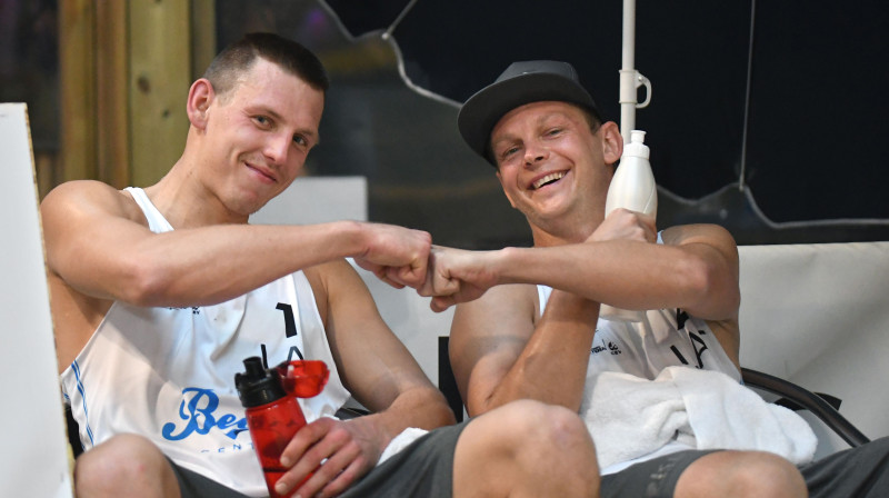 Haralds Regža un Toms Šmēdiņš Gēteborgā. Foto: FIVB