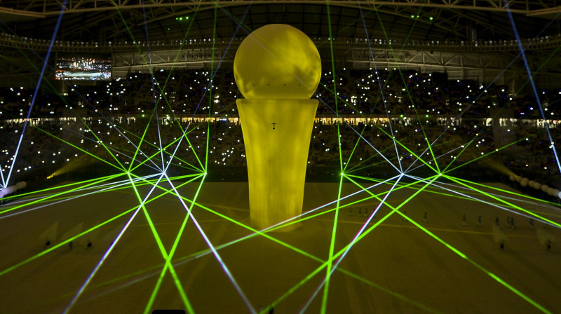 Projicēta Pasaules kausa balva stadiona Dohā atklāšanas ceremonijā. Foto: zumapress.com/Scanpix