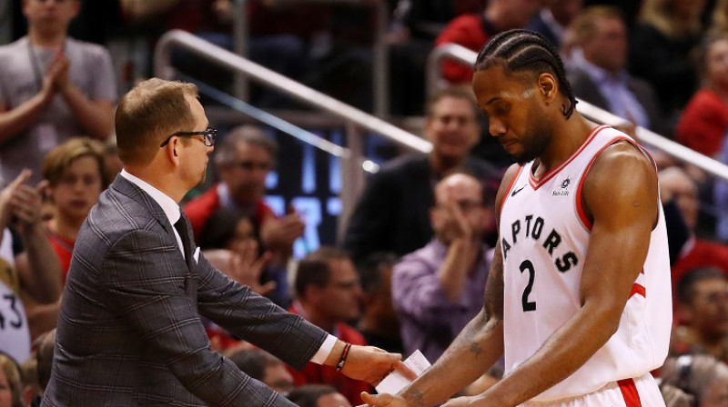 "Raptors" treneris Niks Nērss un Kavai Lenards. Foto: AFP/Scanpix