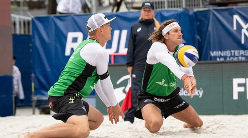 Aleksandrs Samoilovs un Jānis Šmēdiņš. Foto: FIVB