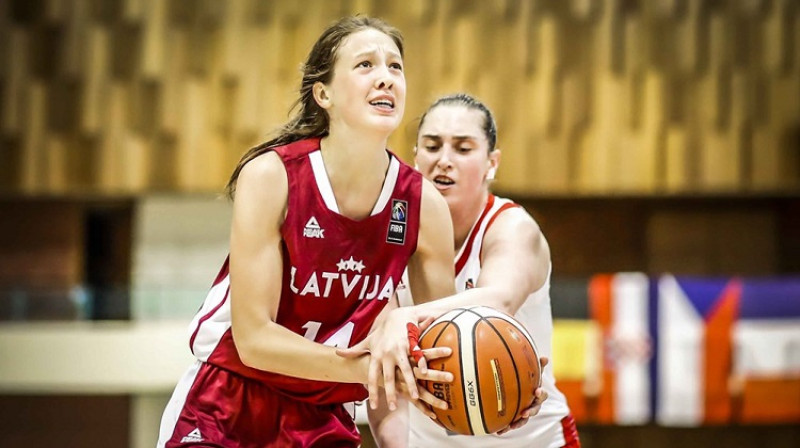 Eva Indriķe ceturtdaļfinālā pret Krieviju. Foto: FIBA