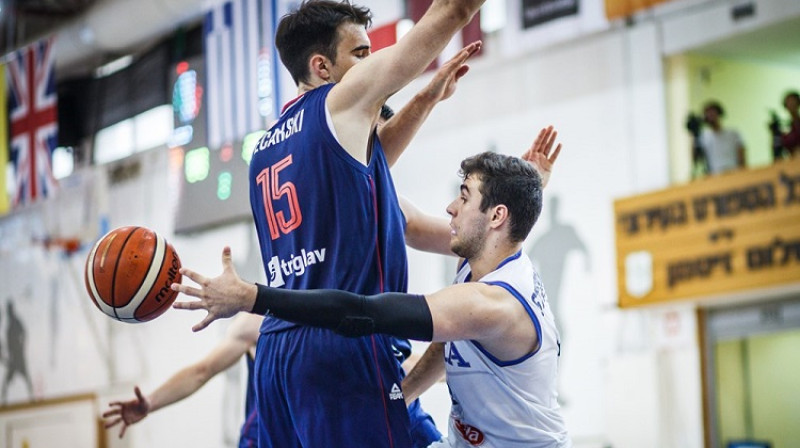 Epizode Serbijas un Itālijas spēlē. Foto: FIBA