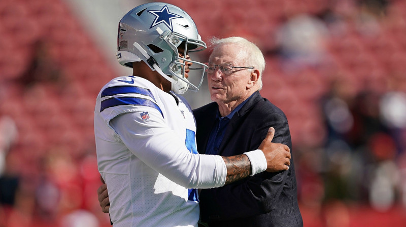 Daks Preskots un "Cowboys" īpašnieks Džerijs Džonss
Foto: AFP/Scanpis