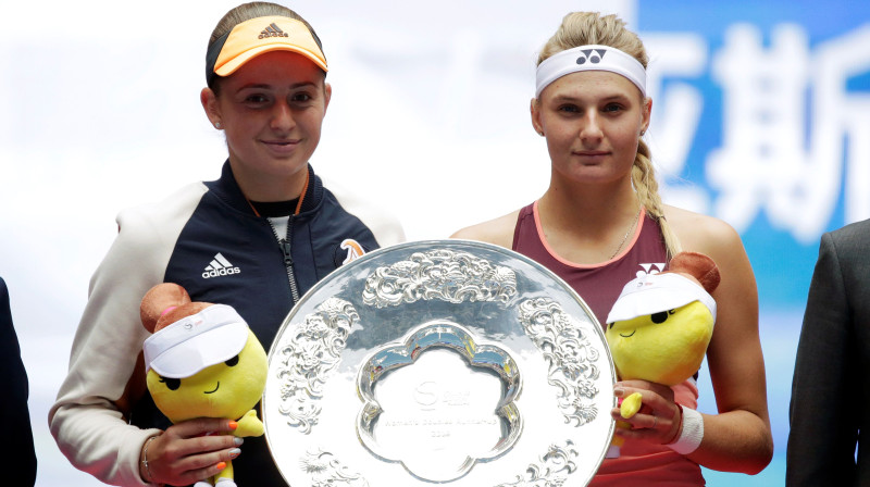 "China Open" finālistes Aļona Ostapenko un Dajana Jastremska. Foto: AP/Scanpix