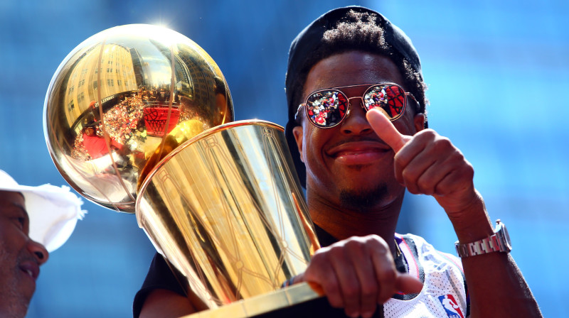 Kails Laurijs čempionu parādē Toronto ielās šīgada jūnijā. Foto: AFP/Scanpix