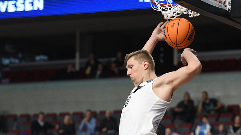 Alekss Madsens. Foto: Romāns Kokšarovs/F64