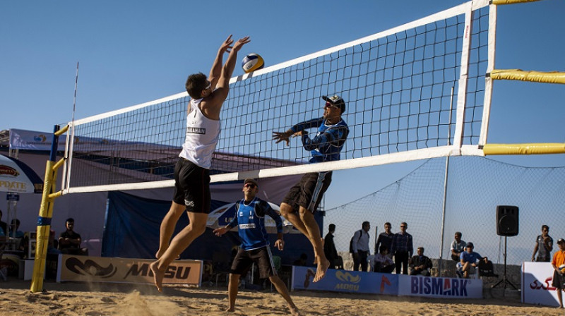 Ardis Bedrītis blokā. Foto: FIVB