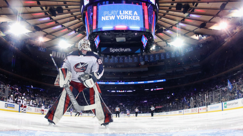 Matīss Kivlenieks uz ''Madison Square Garden'' arēnas ledus. Foto: AFP/Scanpix