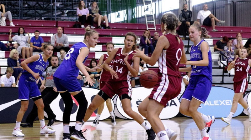 Kate Kondratjeva (#14) un Aleksandra Stepanova (#9). Foto: basket.ee