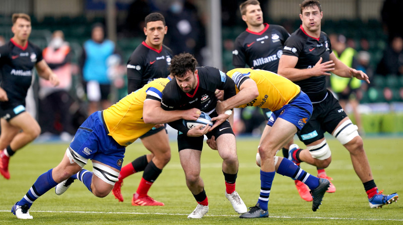 Bāta, lai arī centās, taču īsti nespēja apturēt "Saracens" Foto:PA Wire/Scanpix