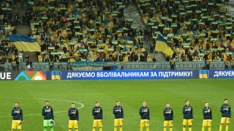 Atbalstītāji tribīnēs Ukrainas spēlē pret Vāciju. Foto: AFP/Scanpix