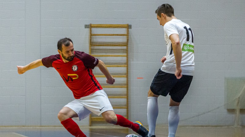 Alberts Mhitarjans (nr. 11). Foto: futsal.lv/FC Petrow