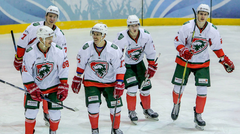 "Liepājas" hokejisti svin vārtu guvumu. Foto: Hockey Lietuva