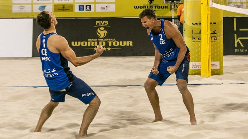 Ondržejs Perušičs un Davids Šveiners. Foto: FIVB