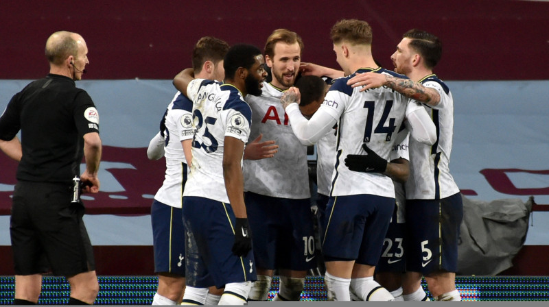 ''Hotspur'' futbolisti atzīmē vārtu guvumu. Foto: PA Wire/Scanpix