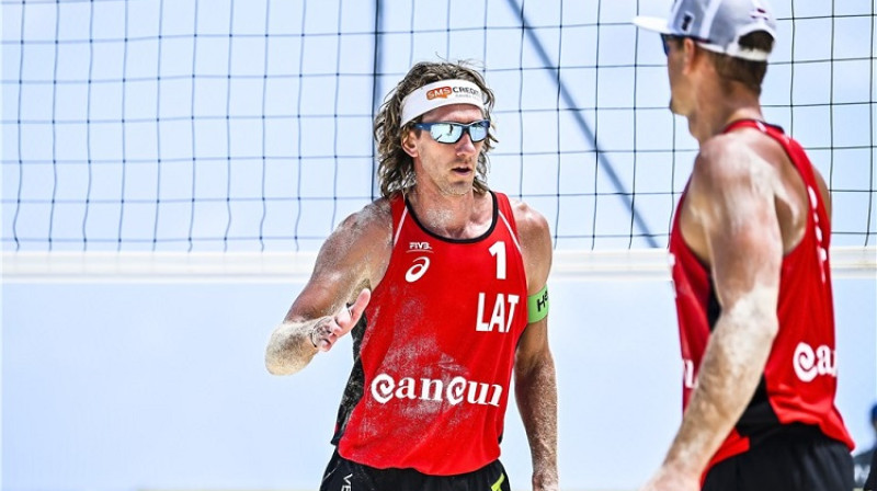 Aleksandrs Samoilovs un Jānis Šmēdiņš. Foto: FIVB