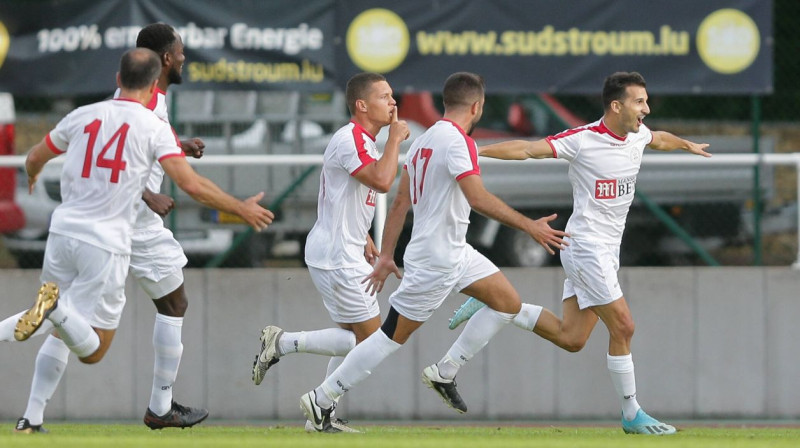 Gibraltāra "Lincoln Red Imps" futbolisti svin vārtu guvumu. Foto: imago images/Majerus/Scanpix