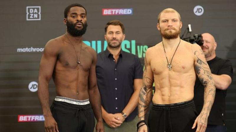 Džošua Buatsi un Ričards Bolotņiks. Foto: Mark Robinson/Boxing Scene